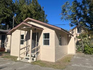 Main picture of 550 Maple St