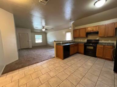 Main picture of 931 W Prairie Wind Way