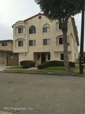 Main picture of 4452 W 137th St