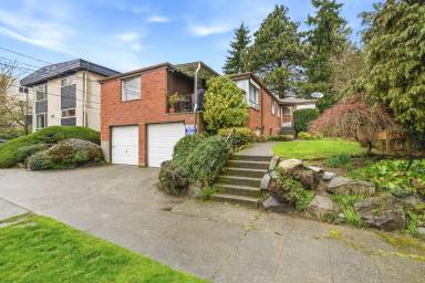 Main picture of 808 1/2 N 44th St