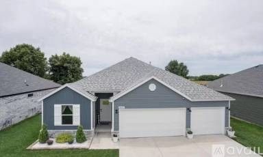 Main picture of 402 W Picardy St