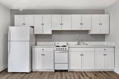 Main picture of 2022 W College Ave