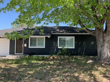 Main picture of 810 Reeves Ave