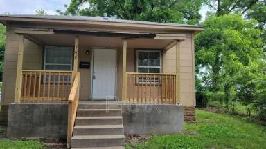 Main picture of 908 W 2nd St