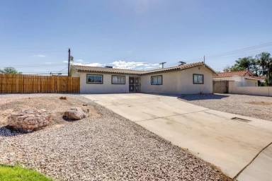 Main picture of 2405 Arenas St