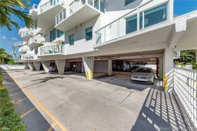 Main picture of 1650 Brickell Ave