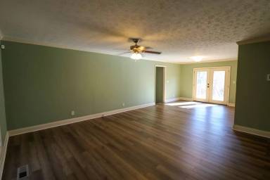 Main picture of 245 Hazelwood Dr