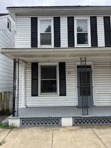 Main picture of 312 Main St