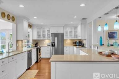 Main picture of 2732 Valencia Dr
