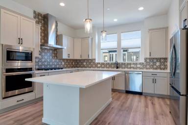 Main picture of 2232 Old Rail Way