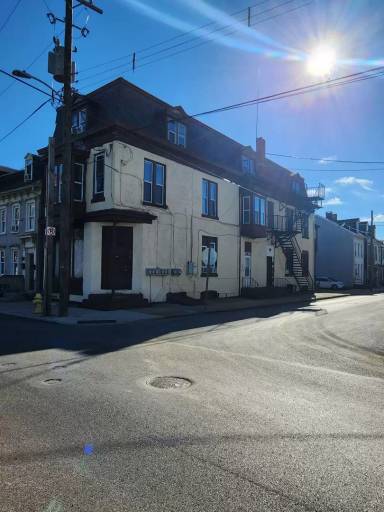 Main picture of 300 Chestnut St