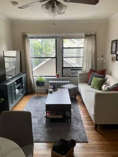 Main picture of 2351 W Wilson Ave