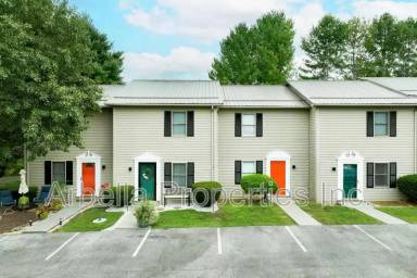 Main picture of 2637 Highway 11 W