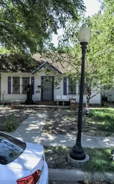 Main picture of 1215 W Arlington Ave