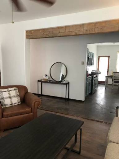 Main picture of 1403 W Alameda St