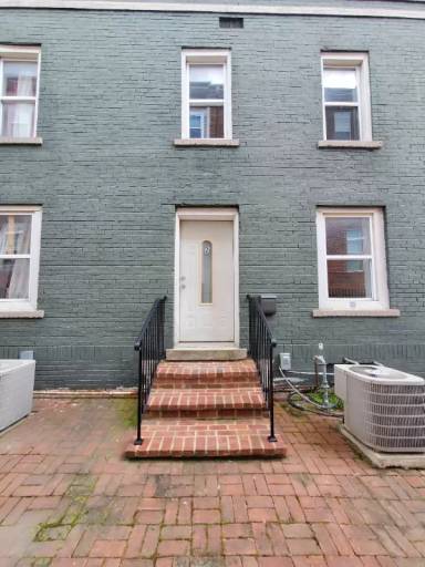Main picture of 90 E 8th Ave