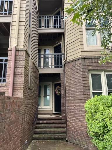 Main picture of 1101 E Morehead St