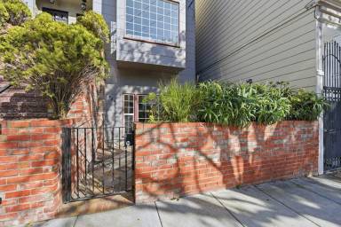 Main picture of 489 Sanchez St