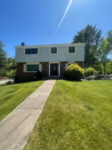 Main picture of 983 Balmoral Dr