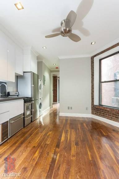 Main picture of 16 E 116th St