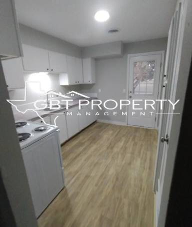 Main picture of 1100 S Main St