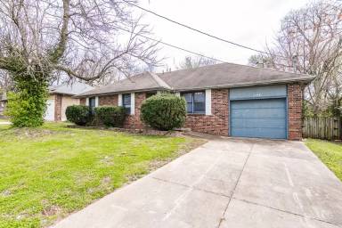 Main picture of 1140 E Scott St