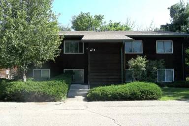 Main picture of 833 Elm St