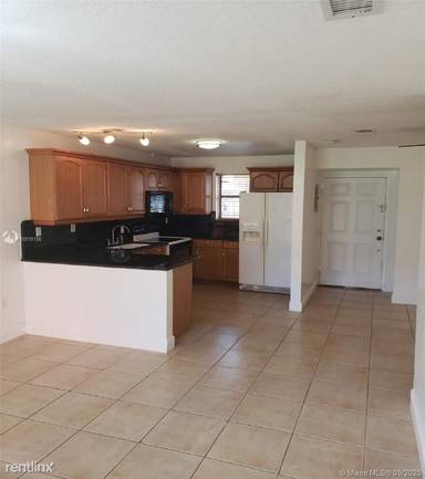 Main picture of 8425 NW 8th St