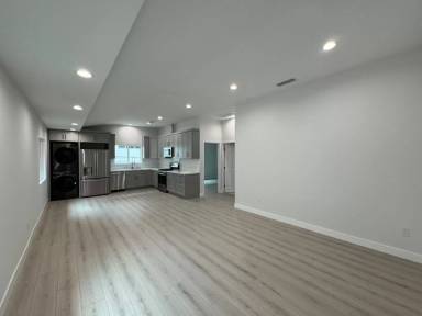 Main picture of 1207 N Kingsley Dr