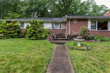 Main picture of 5 S Lakeview Dr