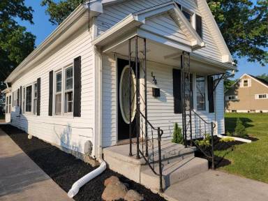 Main picture of 136 E Edwards St