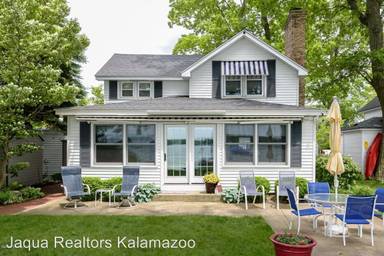 Main picture of 2032 Midlake Dr