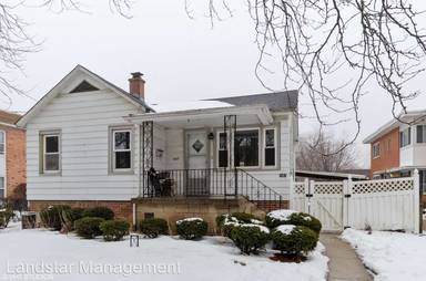 Main picture of 1657 Green Bay Rd