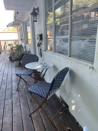 Main picture of 2611 1/4 Hyperion Ave