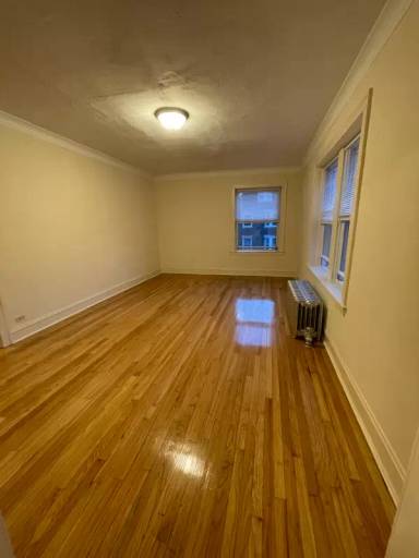 Main picture of 3619 W Roscoe St