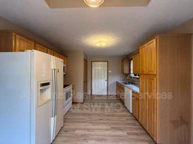 Main picture of 3737 W Roxbury St