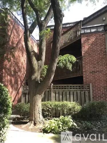 Main picture of 2140 N Lincoln Ave