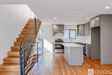 Main picture of 11508 1/2 Emelita St