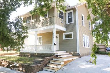 Main picture of 106 S Manhattan Ave
