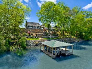 Main picture of 2296 Clyde Rd
