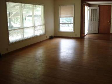 Main picture of 208 S Hillsdale Ct