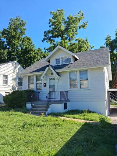 Main picture of 2409 McLaran Ave