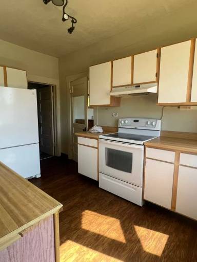 Main picture of 1400 San Juan St