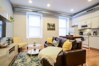 Main picture of 2032 Race St