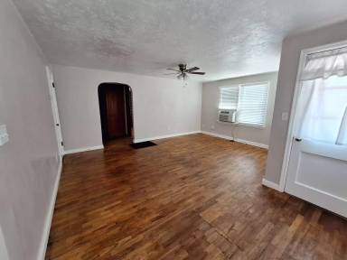 Main picture of 116 NW 9th St