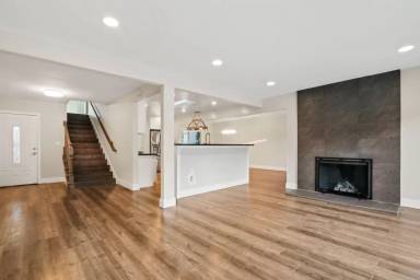 Main picture of 28745 N Enrose Ave
