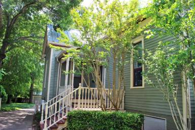 Main picture of 301 College Ave