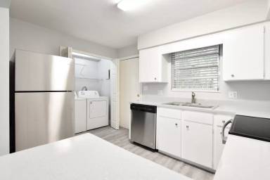 Main picture of 3650 SW 20th Ave