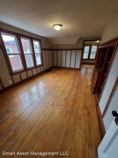 Main picture of 2710 W Melvina St