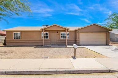 Main picture of 305 E Gardenia Dr